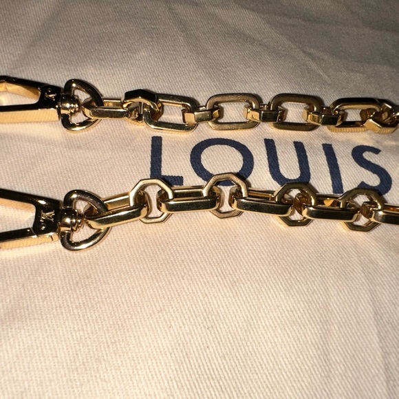 ❌SOLD❌Louis Vuitton Chunky Gold Tone Chain Strap - Picture 8 of 8